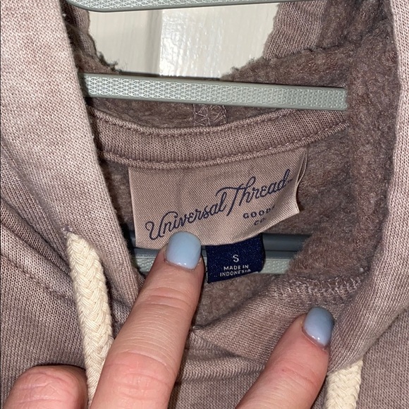 Universal Threads Pullover - Picture 2 of 3